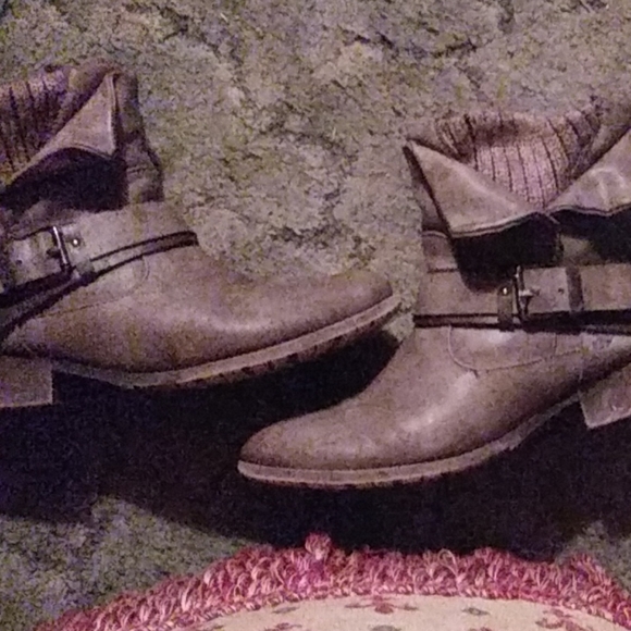 Boots - Picture 2 of 3